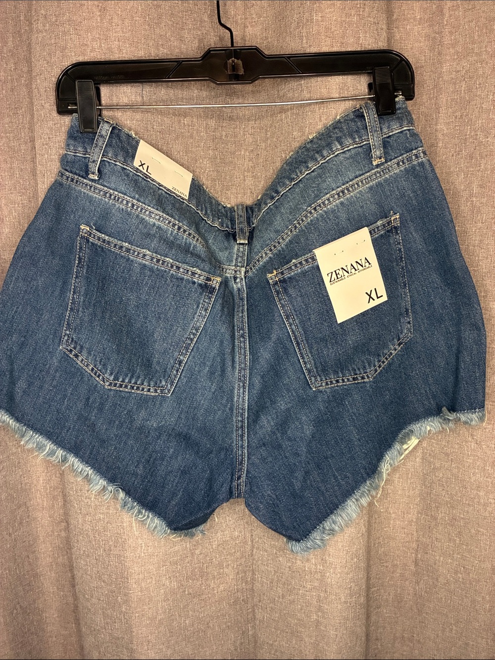 NWT Zenana Distressed Denim Short SIZE XL - Picture 3 of 4